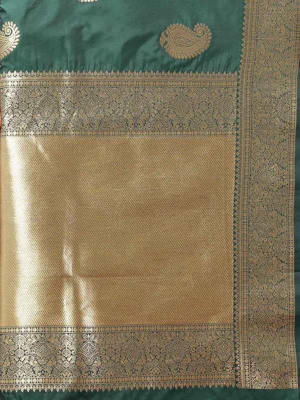 Olive_Green_Soft_Silk_With_Zari_Weaving_Design_And_Rich_Zari_Weaving_Pallu_Border_Saree