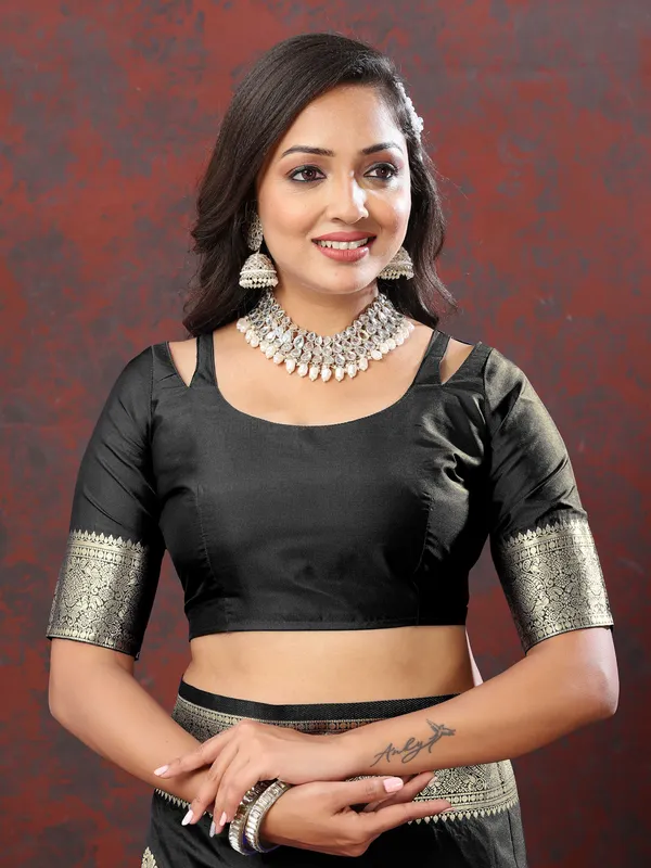 Black_Soft_Silk_With_Zari_Weaving_Design_And_Rich_Zari_Weaving_Pallu_Border_Saree