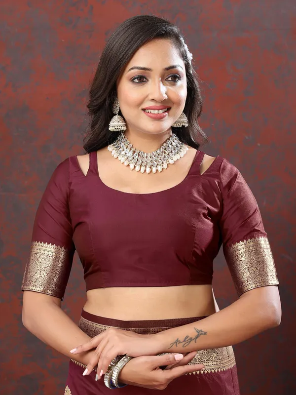 Maroon_Soft_Silk_With_Zari_Weaving_Design_And_Rich_Zari_Weaving_Pallu_Border_Saree