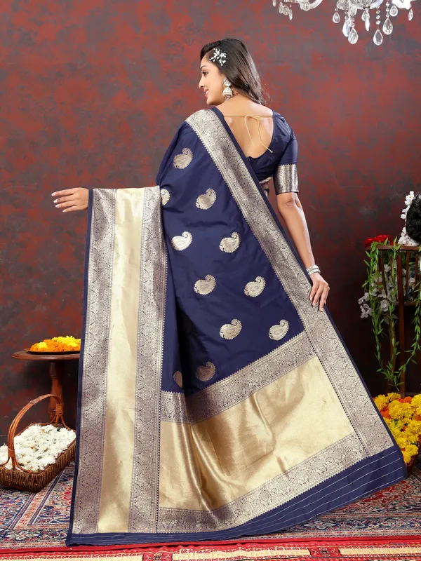 Navy_Blue_Soft_Silk_With_Zari_Weaving_Design_And_Rich_Zari_Weaving_Pallu_Border_Saree