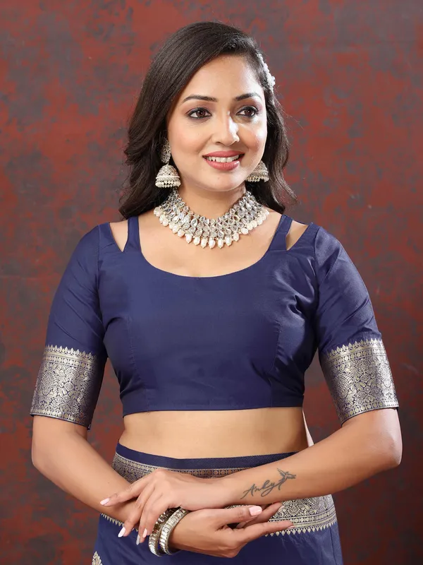Navy_Blue_Soft_Silk_With_Zari_Weaving_Design_And_Rich_Zari_Weaving_Pallu_Border_Saree