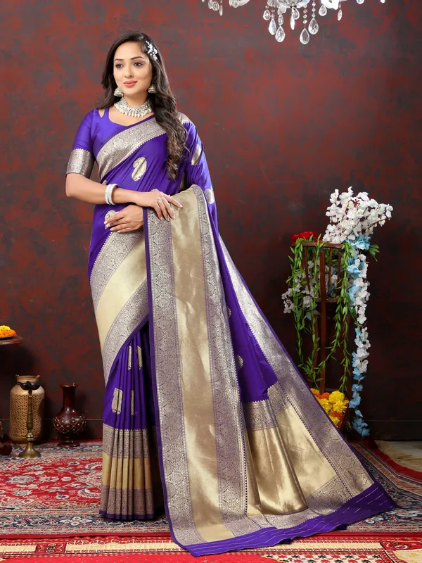 Purple_Soft_Silk_With_Zari_Weaving_Design_And_Rich_Zari_Weaving_Pallu_Border_Saree