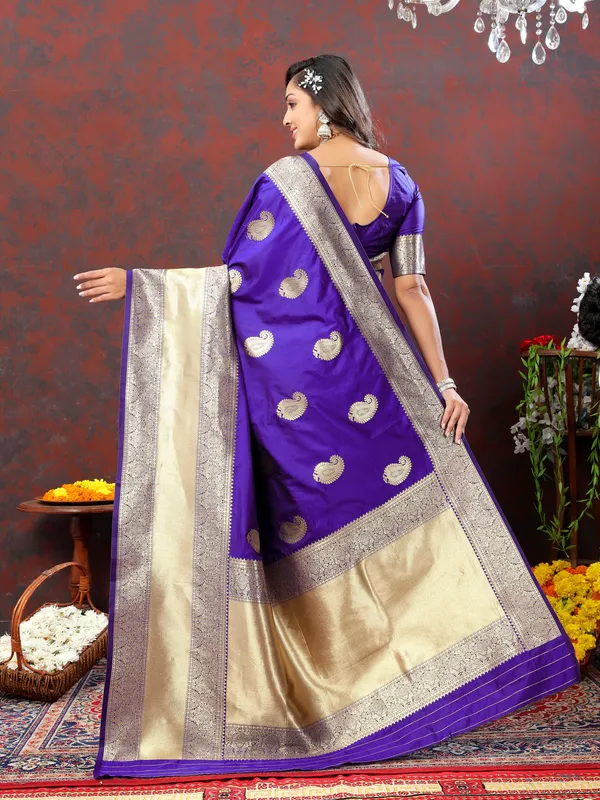 Purple_Soft_Silk_With_Zari_Weaving_Design_And_Rich_Zari_Weaving_Pallu_Border_Saree