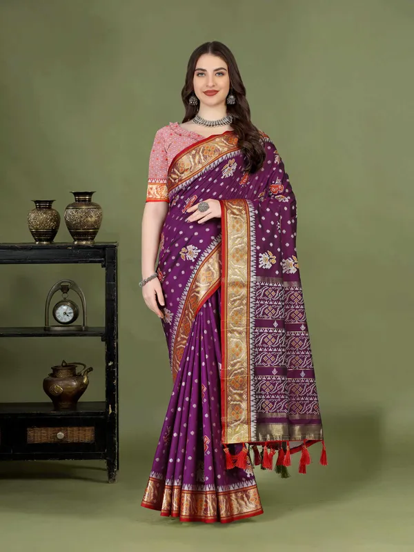 Majanta_Soft_Patola_Silk_With_Meenakari_Zari_Weaving_Motifs_And_Rich_Zari_Weaving_Pallu_Saree