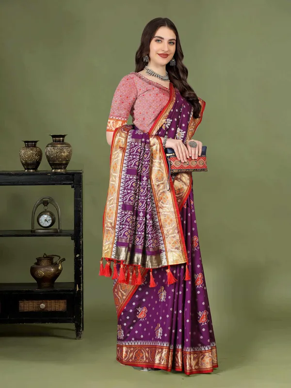 Majanta_Soft_Patola_Silk_With_Meenakari_Zari_Weaving_Motifs_And_Rich_Zari_Weaving_Pallu_Saree