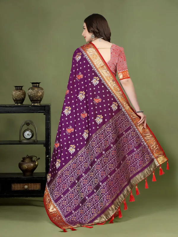 Majanta_Soft_Patola_Silk_With_Meenakari_Zari_Weaving_Motifs_And_Rich_Zari_Weaving_Pallu_Saree