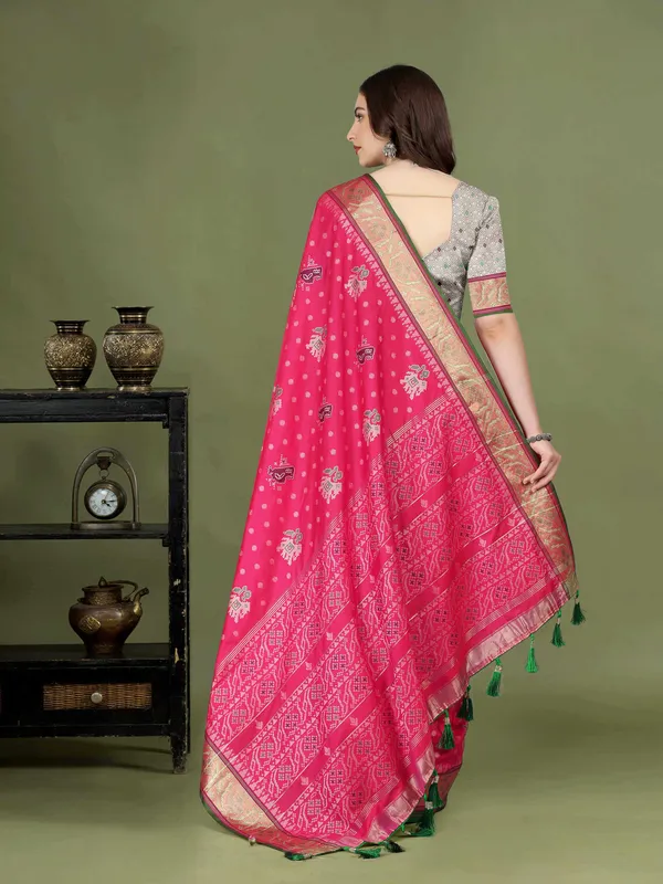 Pink_Soft_Patola_Silk_With_Meenakari_Zari_Weaving_Motifs_And_Rich_Zari_Weaving_Pallu_Saree