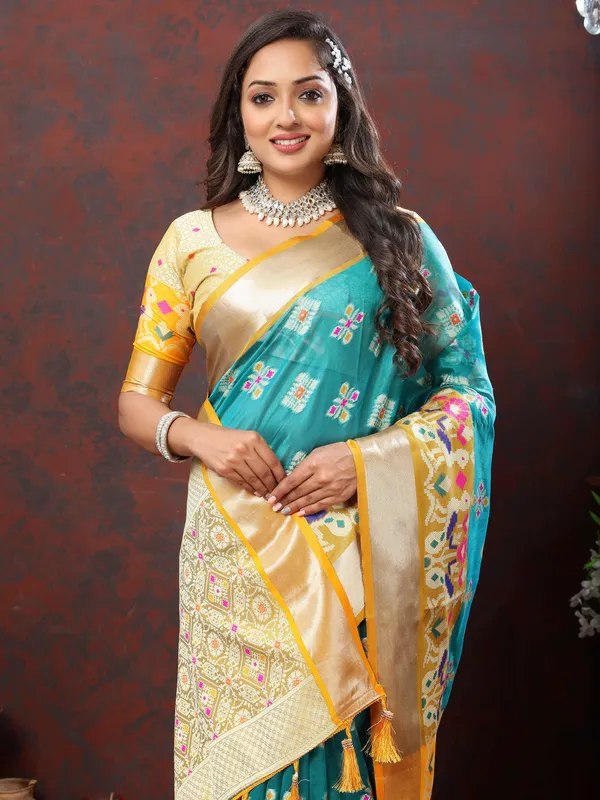 Sky_Blue_Soft_Organza_Silk_With_Meenakari_Weaving_Design_And_Rich_Zari_Weaving_Pallu_Saree
