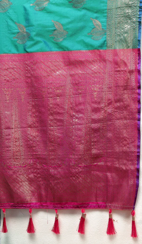 Green_Soft_Silk_With_Zari_Weaving_Design_And_Rich_Zari_Weaving_Pallu_Border_Saree