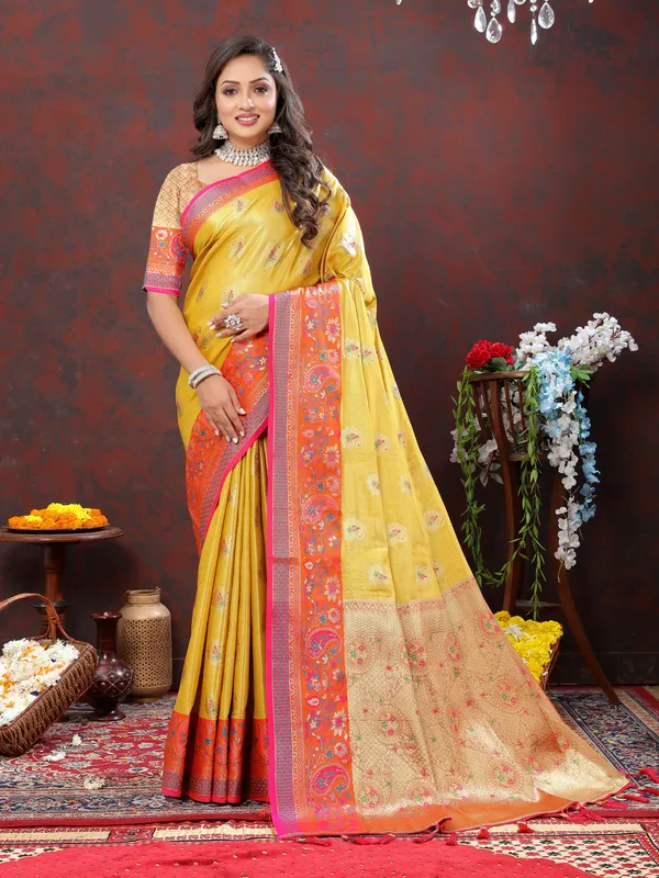 Yellow_Soft_Kanjivaram_Silk_With_Zari_Weaving_Design_And_Rich_Zari_Weaving_Pallu_Border_Saree