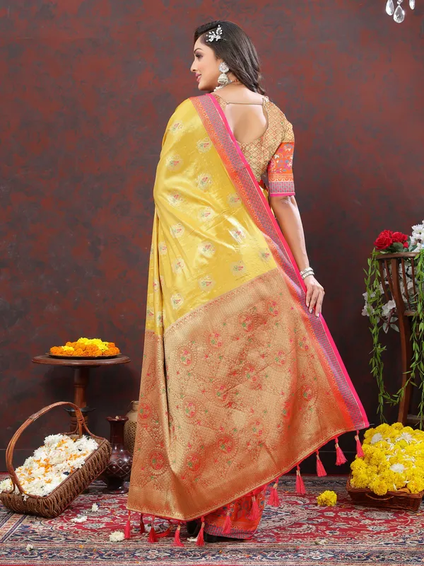 Yellow_Soft_Kanjivaram_Silk_With_Zari_Weaving_Design_And_Rich_Zari_Weaving_Pallu_Border_Saree