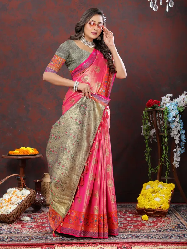 Pink_Soft_Kanjivaram_Silk_With_Zari_Weaving_Design_And_Rich_Zari_Weaving_Pallu_Border_Saree