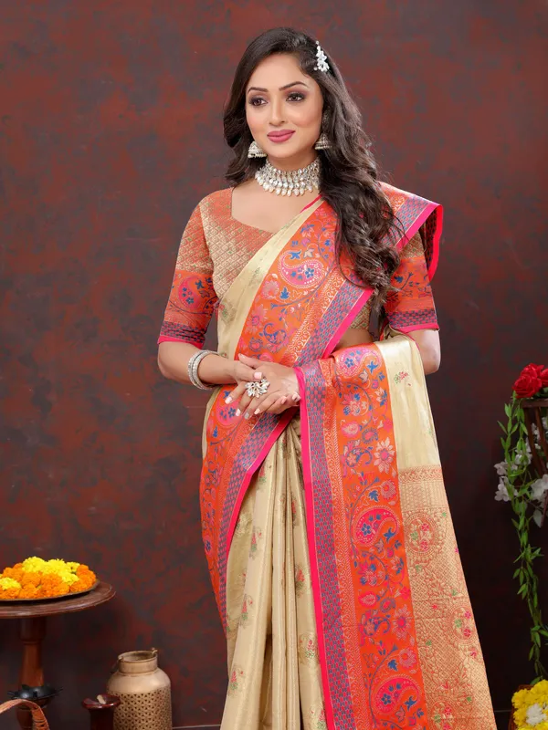 Cream_Soft_Kanjivaram_Silk_With_Zari_Weaving_Design_And_Rich_Zari_Weaving_Pallu_Border_Saree