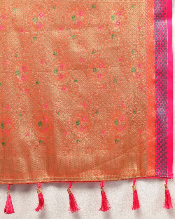 Cream_Soft_Kanjivaram_Silk_With_Zari_Weaving_Design_And_Rich_Zari_Weaving_Pallu_Border_Saree