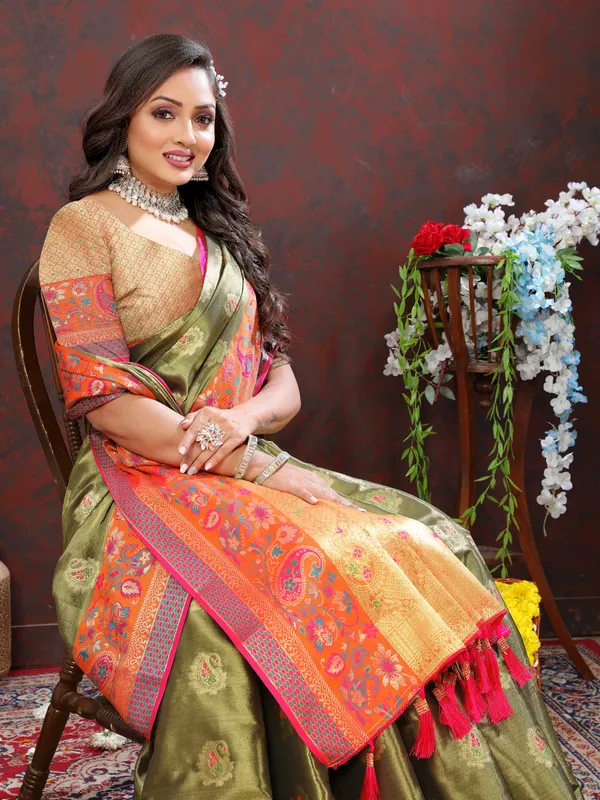 Olive_Green_Soft_Kanjivaram_Silk_With_Zari_Weaving_Design_And_Rich_Zari_Weaving_Pallu_Border_Saree