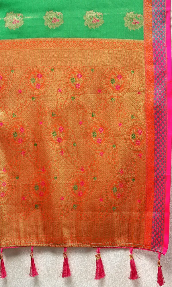 Green_Soft_Kanjivaram_Silk_With_Zari_Weaving_Design_And_Rich_Zari_Weaving_Pallu_Border_Saree