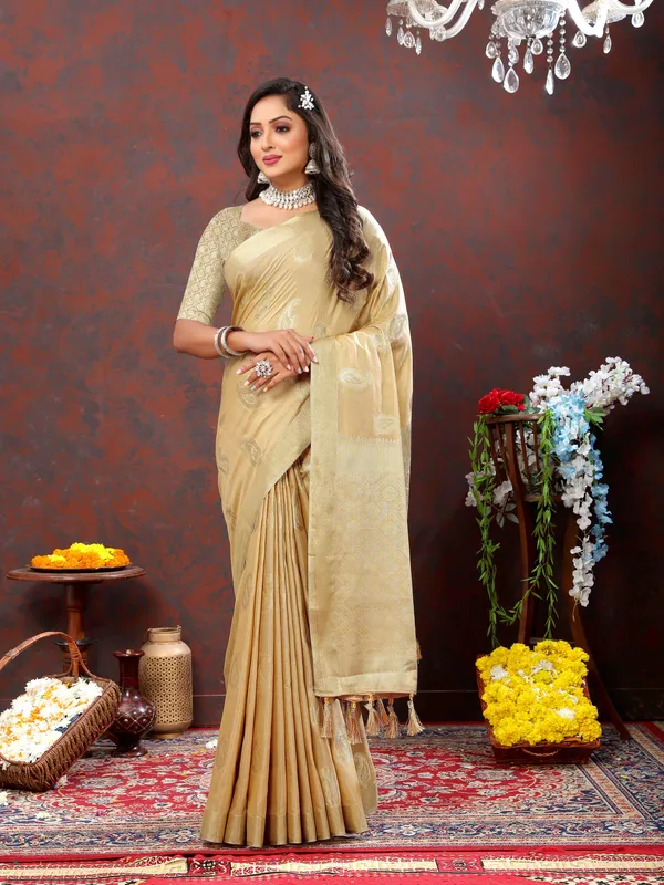 Cream_Soft_Cotton_With_Zari_Weaving_Design_And_Rich_Zari_Weaving_Pallu_Saree
