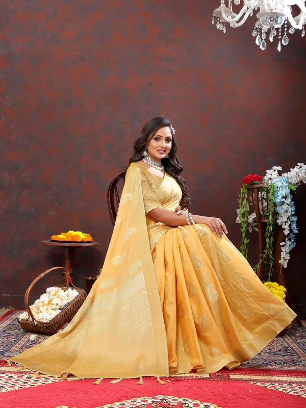 Yellow_Soft_Cotton_With_Zari_Weaving_Design_And_Rich_Zari_Weaving_Pallu_Saree