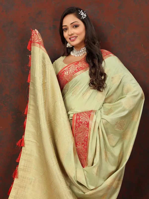 Pista_Green_Soft_Cotton_With_Zari_Weaving_Design_And_Rich_Zari_Weaving_Pallu_Saree