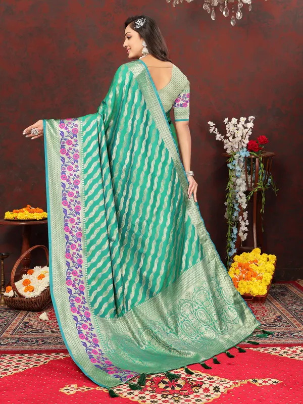 Rama_Soft_Silk_With_Gold_Zari_Weaving_Lehriya_Design_And_Rich_Zari_Weaving_Pallu_Weaving_Border_Saree