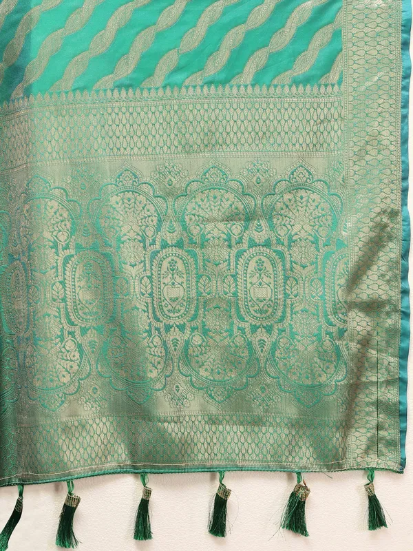 Rama_Soft_Silk_With_Gold_Zari_Weaving_Lehriya_Design_And_Rich_Zari_Weaving_Pallu_Weaving_Border_Saree