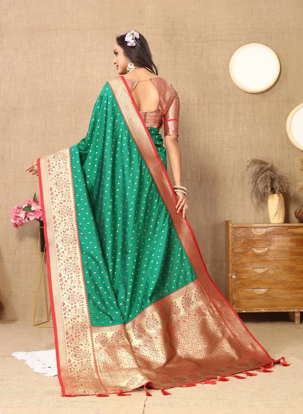 Green_Soft_Silk_With_Zari_Weaving_Design_And_Rich_Zari_Weaving_Pallu_Contrast_Border_Saree