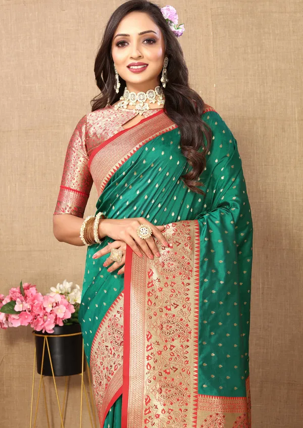 Green_Soft_Silk_With_Zari_Weaving_Design_And_Rich_Zari_Weaving_Pallu_Contrast_Border_Saree