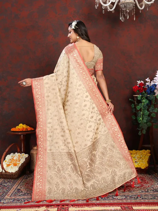 Cream_Soft_Katan_Silk_With_Zari_Weaving_Design_And_Zari_Weaving_Pallu_Border_Saree