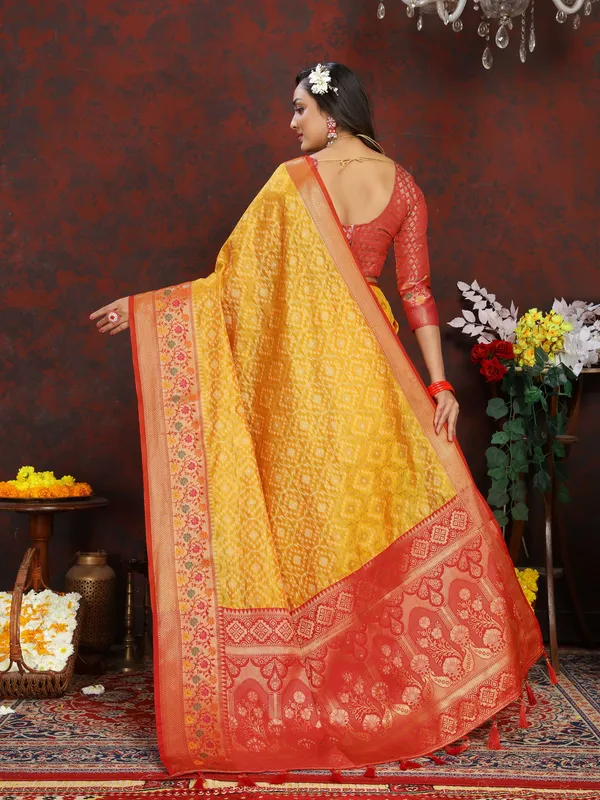 Yellow_Soft_Organza_Silk_With_Meenakari_Weaving_Design_And_Rich_Meenakari_Weaving_Pallu_Saree