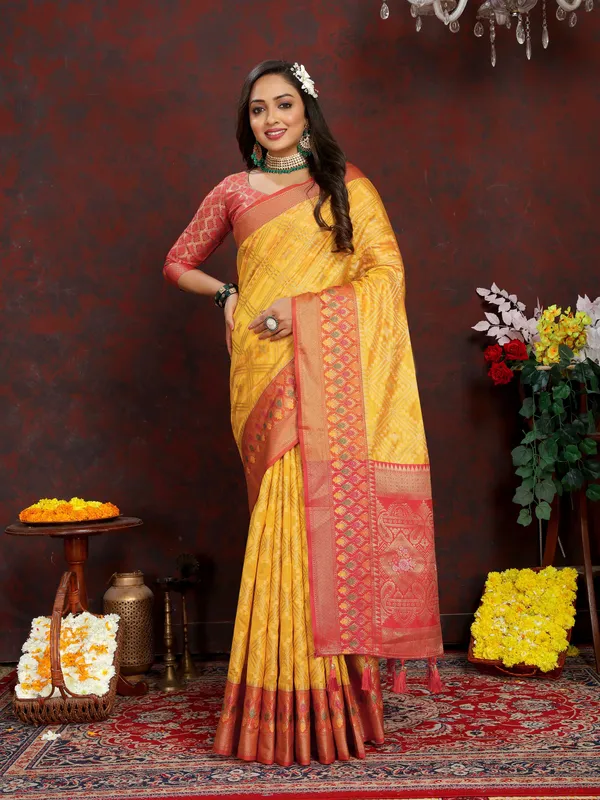 Pista_Green_Soft_Organza_Silk_With_Meenakari_Weaving_Design_And_Rich_Meenakari_Weaving_Pallu_Saree