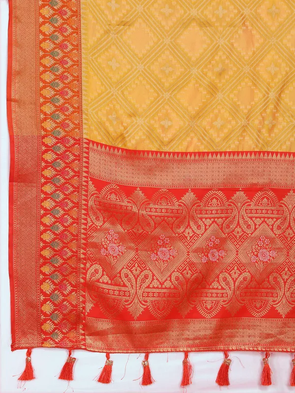 Yellow_Soft_Organza_Silk_With_Meenakari_Weaving_Design_And_Rich_Meenakari_Weaving_Pallu_Saree