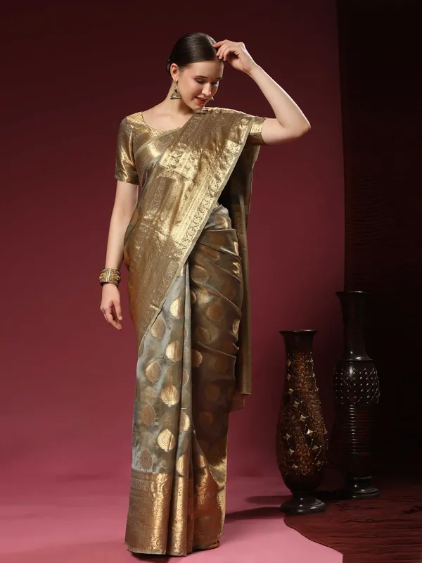 Grey_Organza_Silk_With_Beautiful_Gold_Zari_Weaving_With_Rich_Pallu_Saree