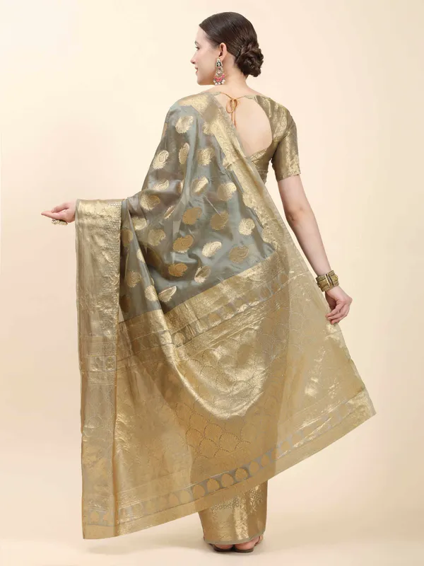 Grey_Organza_Silk_With_Beautiful_Gold_Zari_Weaving_With_Rich_Pallu_Saree