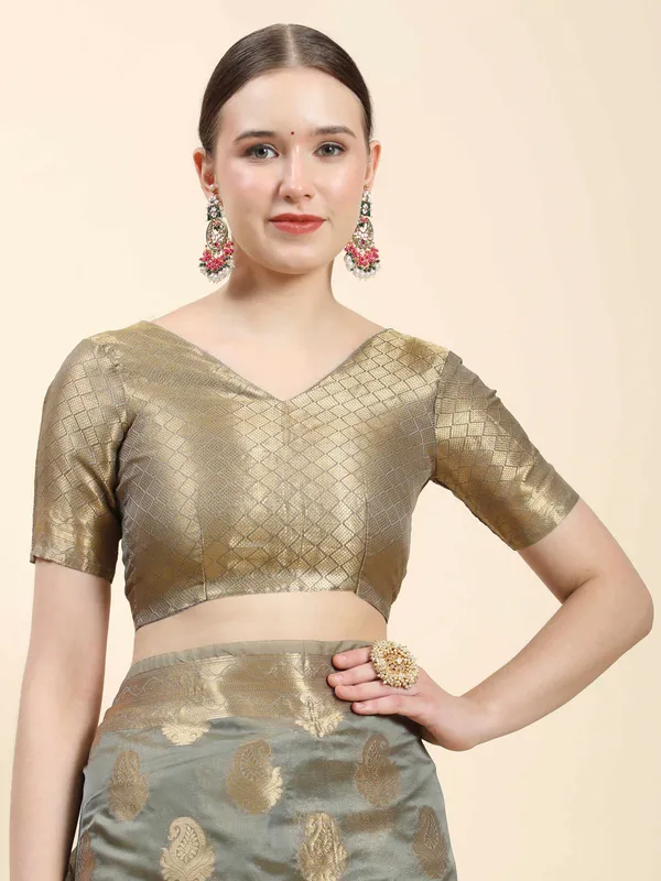 Grey_Organza_Silk_With_Beautiful_Gold_Zari_Weaving_With_Rich_Pallu_Saree