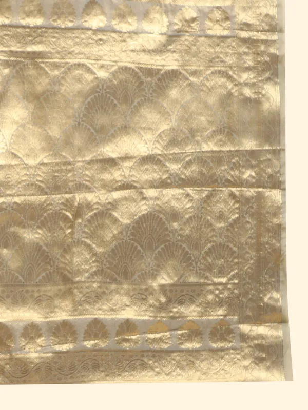 Grey_Organza_Silk_With_Beautiful_Gold_Zari_Weaving_With_Rich_Pallu_Saree