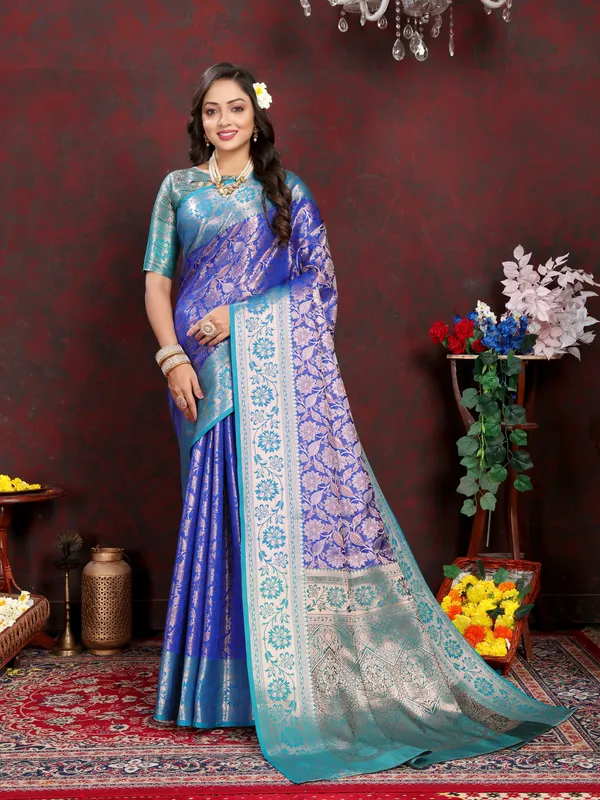 Navy_Blue_Lichi_Silk_With_Beautiful_Sliver_And_Cooper_Zari_Weaving_With_Rich_Pallu_Saree