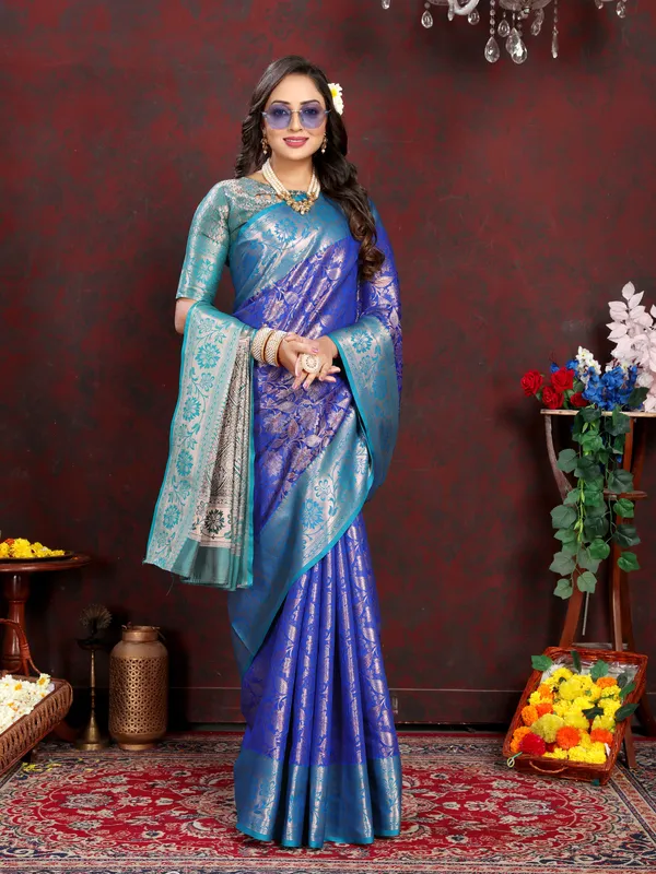 Navy_Blue_Lichi_Silk_With_Beautiful_Sliver_And_Cooper_Zari_Weaving_With_Rich_Pallu_Saree