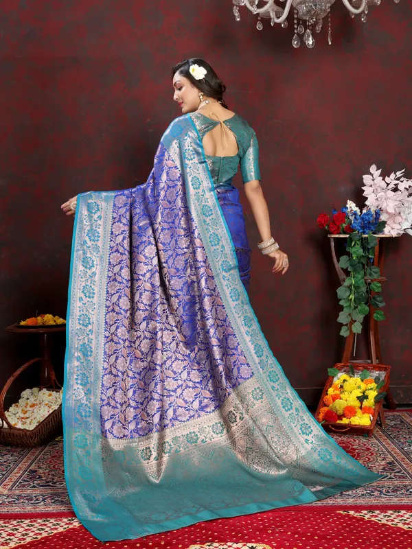 Navy_Blue_Lichi_Silk_With_Beautiful_Sliver_And_Cooper_Zari_Weaving_With_Rich_Pallu_Saree