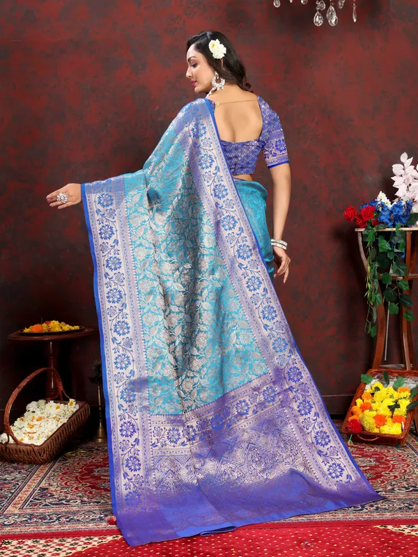 Blue_Lichi_Silk_With_Beautiful_Sliver_And_Cooper_Zari_Weaving_With_Rich_Pallu_Saree