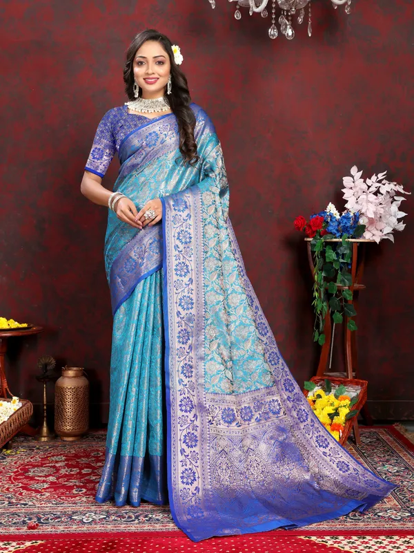 Blue_Lichi_Silk_With_Beautiful_Sliver_And_Cooper_Zari_Weaving_With_Rich_Pallu_Saree
