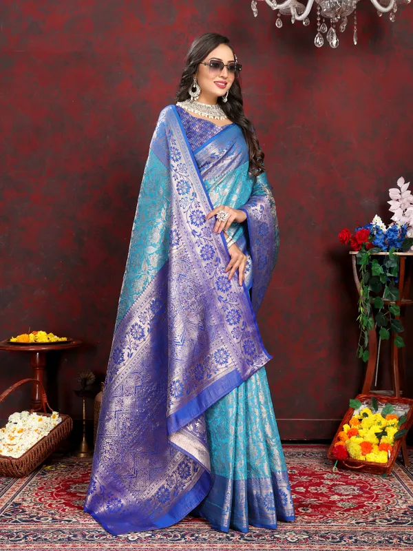 Blue_Lichi_Silk_With_Beautiful_Sliver_And_Cooper_Zari_Weaving_With_Rich_Pallu_Saree