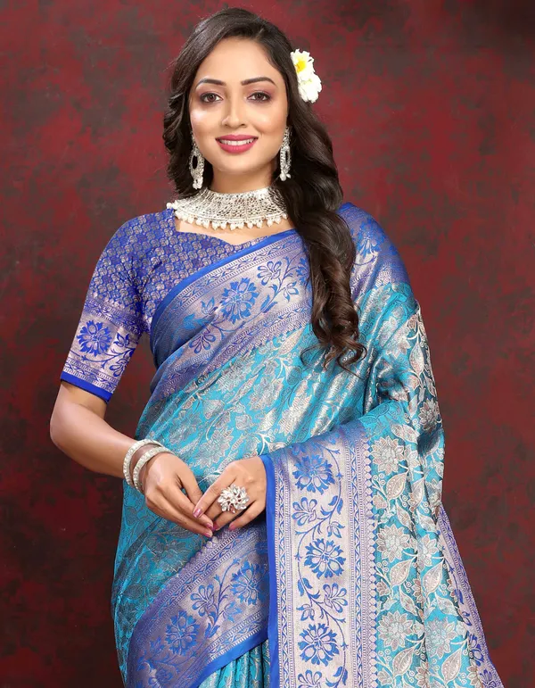 Blue_Lichi_Silk_With_Beautiful_Sliver_And_Cooper_Zari_Weaving_With_Rich_Pallu_Saree