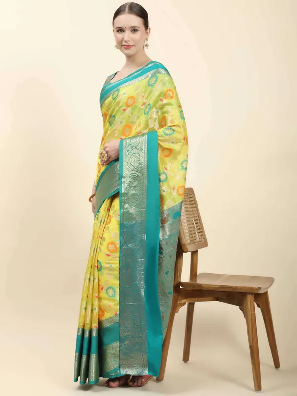 Yellow_Pure_Lichi_Silk_With_Beautiful_Gold_Zari_Weaving_With_Heavy_Rich_Pallu_Saree