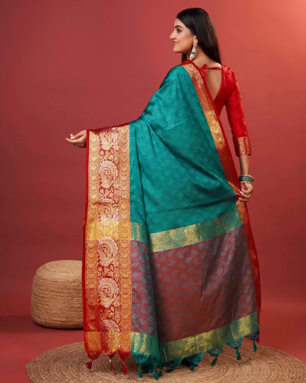 Peacock_Blue_Rich_Cotton_Jacquard_Silk_Contrast_Pallu_And_Heavy_Jacquard_Zari_Weaving_Saree_&_Contrast_Blouse