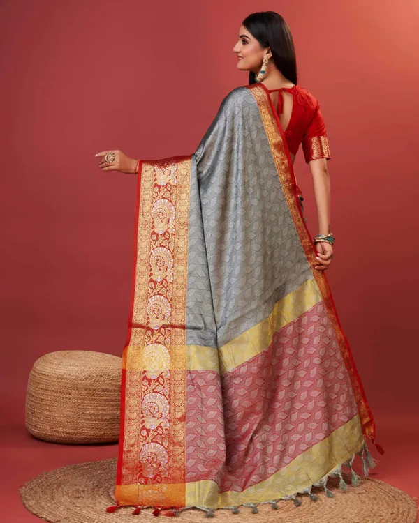 Grey_Rich_Cotton_Jacquard_Silk_Contrast_Pallu_And_Heavy_Jacquard_Zari_Weaving_Saree_&_Contrast_Blouse