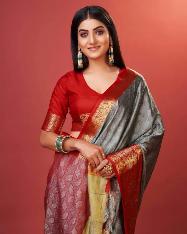 Grey_Rich_Cotton_Jacquard_Silk_Contrast_Pallu_And_Heavy_Jacquard_Zari_Weaving_Saree_&_Contrast_Blouse