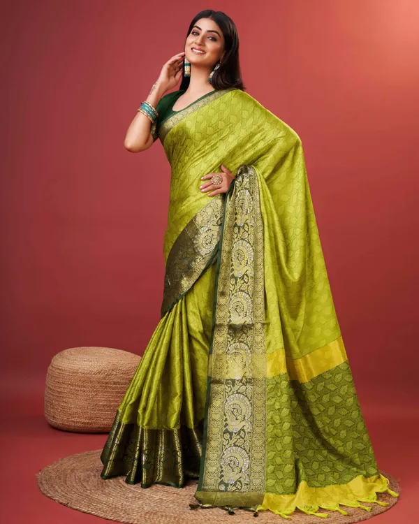 Parrot_Green_Rich_Cotton_Jacquard_Silk_Contrast_Pallu_And_Heavy_Jacquard_Zari_Weaving_Saree_&_Contrast_Blouse