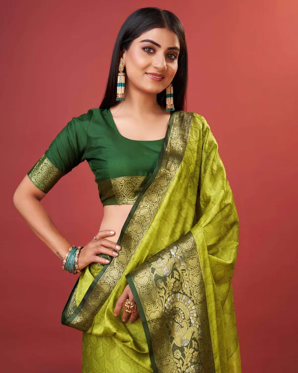 Parrot_Green_Rich_Cotton_Jacquard_Silk_Contrast_Pallu_And_Heavy_Jacquard_Zari_Weaving_Saree_&_Contrast_Blouse