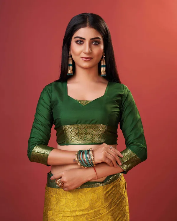 Gold_Rich_Cotton_Jacquard_Silk_Contrast_Pallu_And_Heavy_Jacquard_Zari_Weaving_Saree_&_Contrast_Blouse