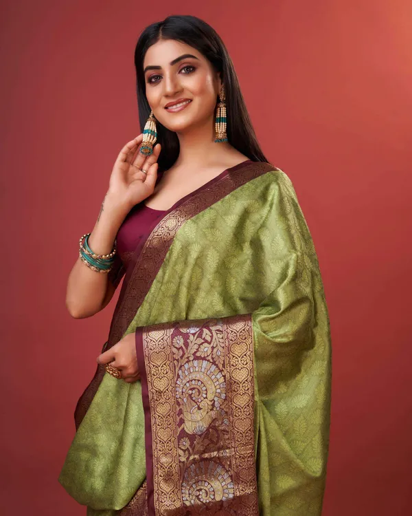 Green_Cotton_Jacquard_Silk_Saree_with_Contrast_Pallu_&_Zari_Weaving